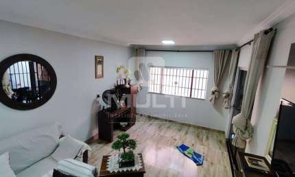Casa com 3 quartos à venda no Jardim Patrícia, Uberlândia  por R$ 500.000