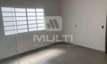 Casa com 3 quartos à venda no Jardim Holanda, Uberlândia  por R$ 390.000