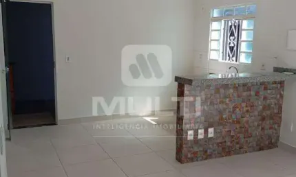 Casa com 3 quartos à venda no Canaã, Uberlândia  por R$ 255.000