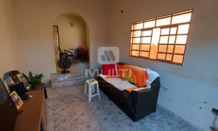 Casa com 3 quartos à venda no Daniel Fonseca, Uberlândia  por R$ 475.000