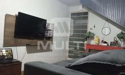 Casa com 8 quartos à venda no Daniel Fonseca, Uberlândia  por R$ 950.000