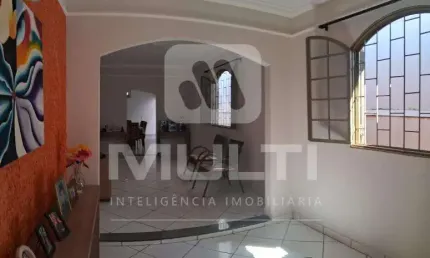 Casa com 3 quartos à venda no Jaraguá, Uberlândia  por R$ 480.000