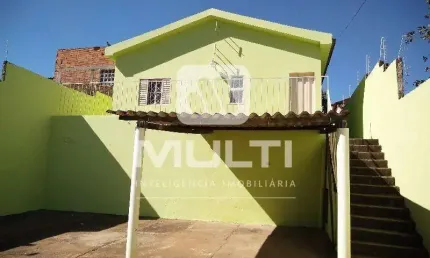 Casa com 3 quartos à venda no Pacaembu, Uberlândia  por R$ 360.000