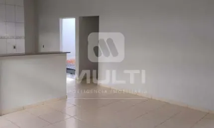 Casa com 2 quartos à venda no Canaã, Uberlândia  por R$ 380.000