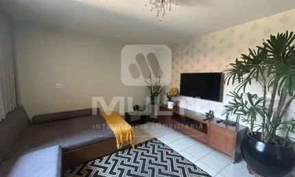 Casa com 3 quartos à venda no Jardim Patrícia, Uberlândia  por R$ 730.000