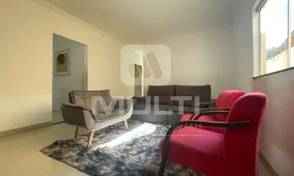Casa com 3 quartos à venda no Conjunto Segismundo Pereira, Uberlândia 