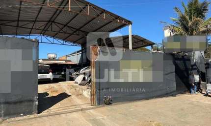 Barracão / Galpão / Depósito à venda no Santa Mônica, Uberlândia  por R$ 1.650.000