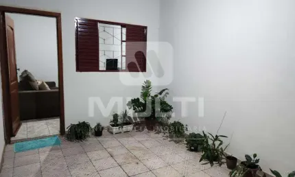 Casa com 2 quartos à venda no Jardim Patrícia, Uberlândia  por R$ 250.000