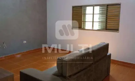 Casa com 3 quartos à venda no Jardim Botânico, Uberlândia  por R$ 550.000