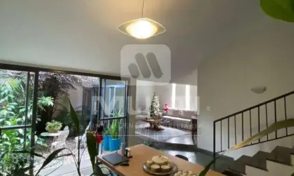 Casa com 3 quartos à venda no Osvaldo Rezende, Uberlândia  por R$ 550.000