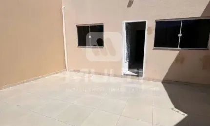 Casa com 2 quartos à venda no parque são jorge i, uberlândia  por r$ 250.000