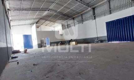 Barracão / Galpão / Depósito à venda no Pacaembu, Uberlândia  por R$ 950.000