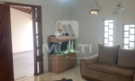 Casa com 3 quartos à venda na Cidade Jardim, Uberlândia  por R$ 530.000