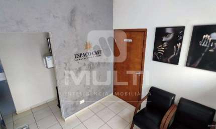 Casa comercial à venda no Lidice, Uberlândia  por R$ 450.000
