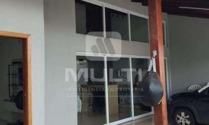 Casa com 3 quartos à venda no Pampulha, Uberlândia  por R$ 640.000