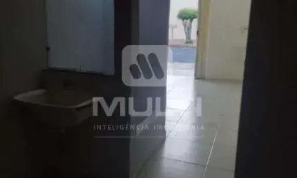 Casa com 3 quartos à venda no Jardim Patrícia, Uberlândia  por R$ 375.000