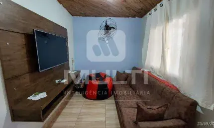 Casa com 3 quartos à venda em São Jorge, Uberlândia  por R$ 300.000