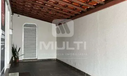 Casa com 4 quartos à venda no Centro, Uberlândia  por R$ 1.250.000