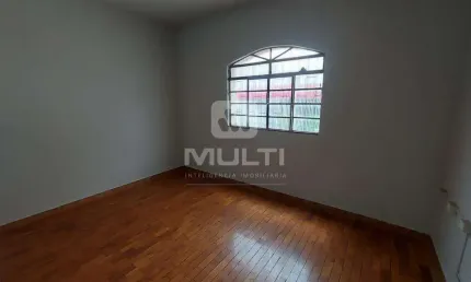 Casa com 2 quartos à venda no Osvaldo Rezende, Uberlândia 