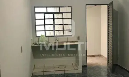 Casa com 2 quartos à venda no Leão XIII, Uberlândia  por R$ 750.000