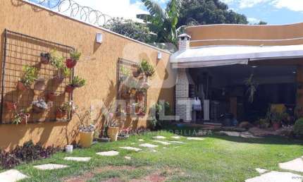 Casa com 3 quartos à venda no Jardim Patrícia, Uberlândia  por R$ 950.000