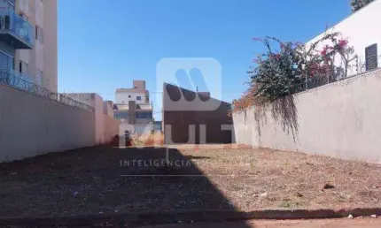 Terreno comercial à venda no Novo Mundo, Uberlândia  por R$ 248.000
