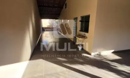 Casa com 3 quartos à venda no Jardim Europa, Uberlândia  por R$ 430.000