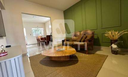 Casa com 4 quartos à venda no Centro, Uberlândia  por R$ 650.000