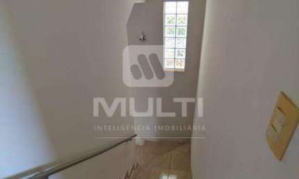 Casa com 5 quartos à venda na Cidade Jardim, Uberlândia  por R$ 1.100.000