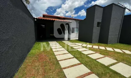Casa com 3 quartos à venda no Jardim Europa, Uberlândia  por R$ 550.000