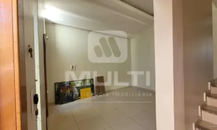Casa com 4 quartos à venda no Lidice, Uberlândia  por R$ 950.000
