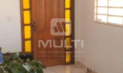 Casa com 5 quartos à venda no Vigilato Pereira, Uberlândia  por R$ 950.000