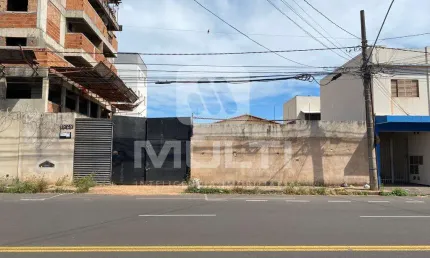 Terreno à venda no Santa Mônica, Uberlândia  por R$ 370.000