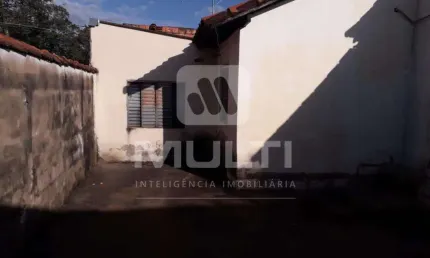 Casa com 3 quartos à venda no Luizote de Freitas, Uberlândia  por R$ 250.000