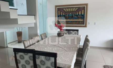 Casa com 3 quartos à venda no Jardim Patrícia, Uberlândia  por R$ 950.000