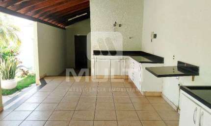 Casa com 4 quartos à venda em Saraiva, Uberlândia  por R$ 1.800.000
