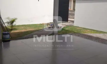 Casa com 3 quartos à venda na Cidade Jardim, Uberlândia 