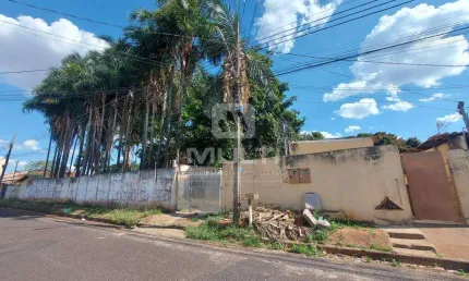 Terreno comercial à venda no Taiaman, Uberlândia  por R$ 1.250.000