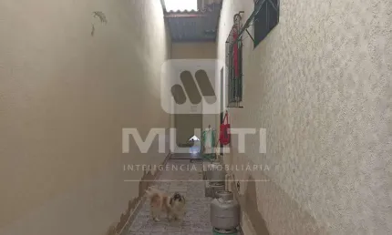 Casa com 3 quartos à venda no Pacaembu, Uberlândia  por R$ 380.000