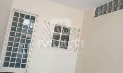 Casa com 3 quartos à venda em Saraiva, Uberlândia  por R$ 480.000