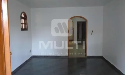 Casa com 3 quartos à venda na Cidade Jardim, Uberlândia 