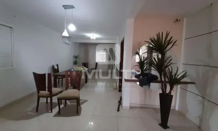 Casa com 4 quartos à venda no Lidice, Uberlândia  por R$ 1.000.000