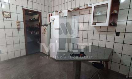 Casa com 3 quartos à venda no Vigilato Pereira, Uberlândia  por R$ 1.200.000