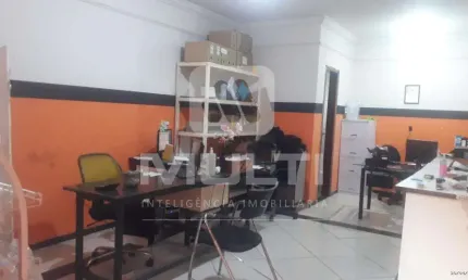 Barracão / Galpão / Depósito à venda no Brasil, Uberlândia  por R$ 1.200.000