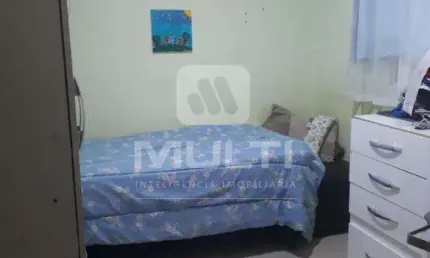 Casa com 3 quartos à venda no Jardim Europa, Uberlândia  por R$ 450.000