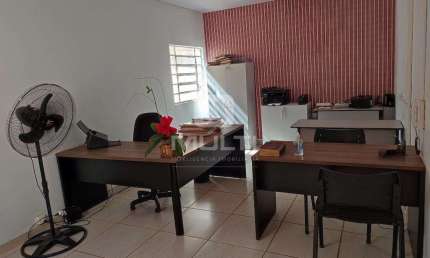 Casa comercial à venda no Centro, Uberlândia  por R$ 750.000