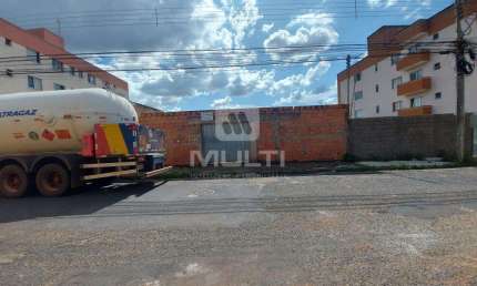 Terreno à venda no Santa Mônica, Uberlândia  por R$ 2.000.000