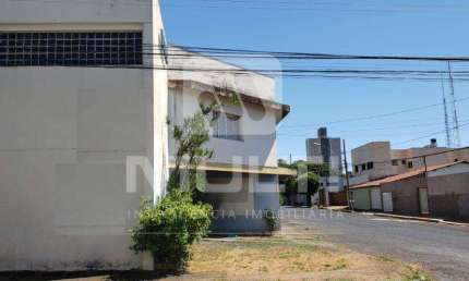 Barracão / Galpão / Depósito à venda no Umuarama, Uberlândia  por R$ 830.000