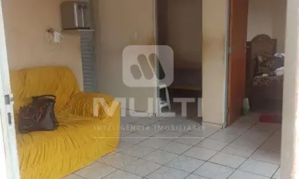 Casa com 2 quartos à venda no Shopping Park, Uberlândia  por R$ 300.000