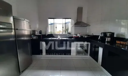Casa com 3 quartos à venda na Cidade Jardim, Uberlândia 